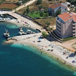 https://apartments-villa-plaza.hotels-in-trogir.com