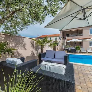 https://apartment-aa.hotelinzadar.com