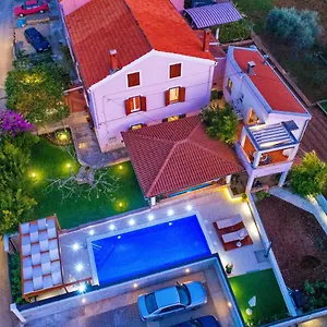 https://apartments-guc.hotelinzadar.com